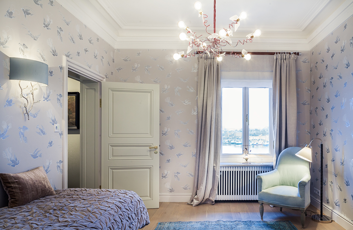 Sovrum i renoverad lägenhet i Stockholm av Rex Arkitektbyrå