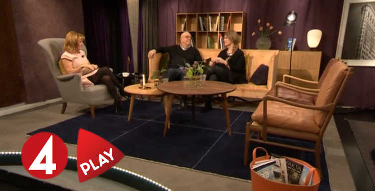 Arkitekten Olle Rex sitter i tv-soffan hos Malou