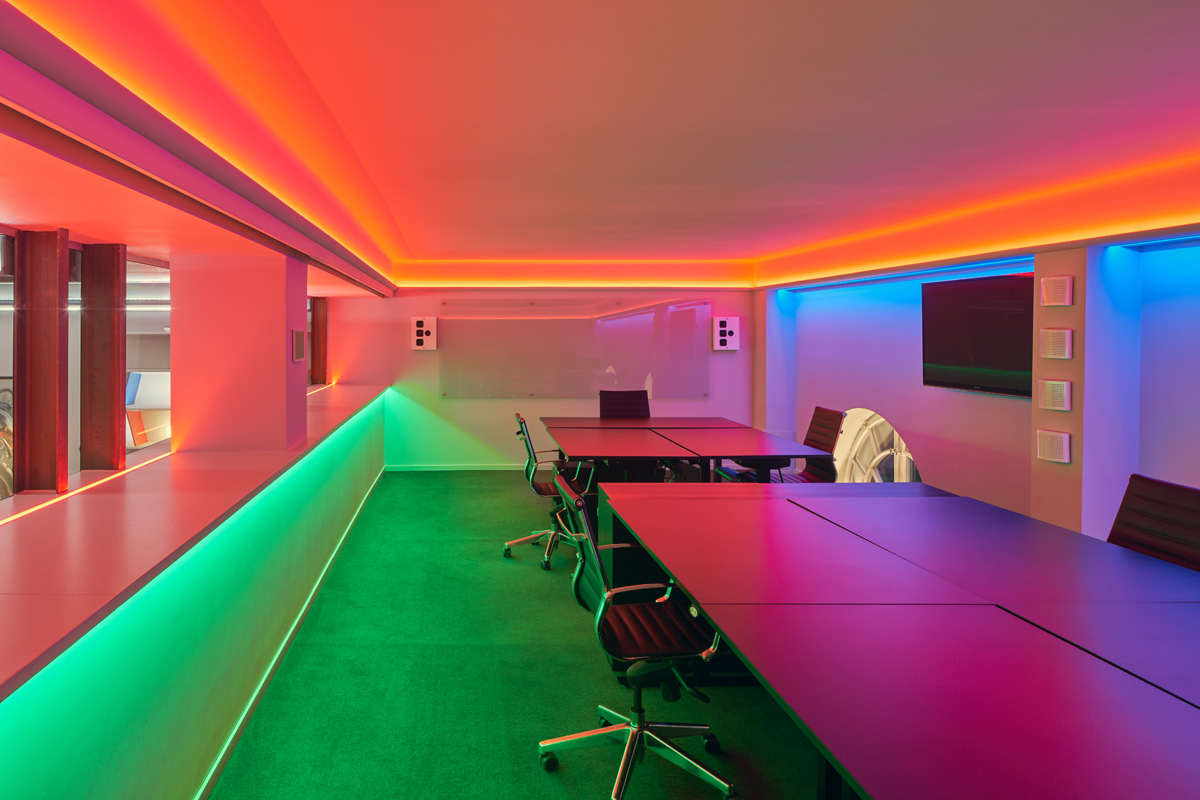 Arkitekter från Rex Arkitektbyrå ritade Alouds nya showroom och kontor i samarbete med företaget själva.